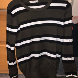 ZARA knit sweater top. dark green white and black